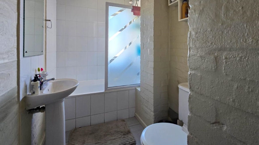 1 Bedroom Property for Sale in Woodstock Western Cape